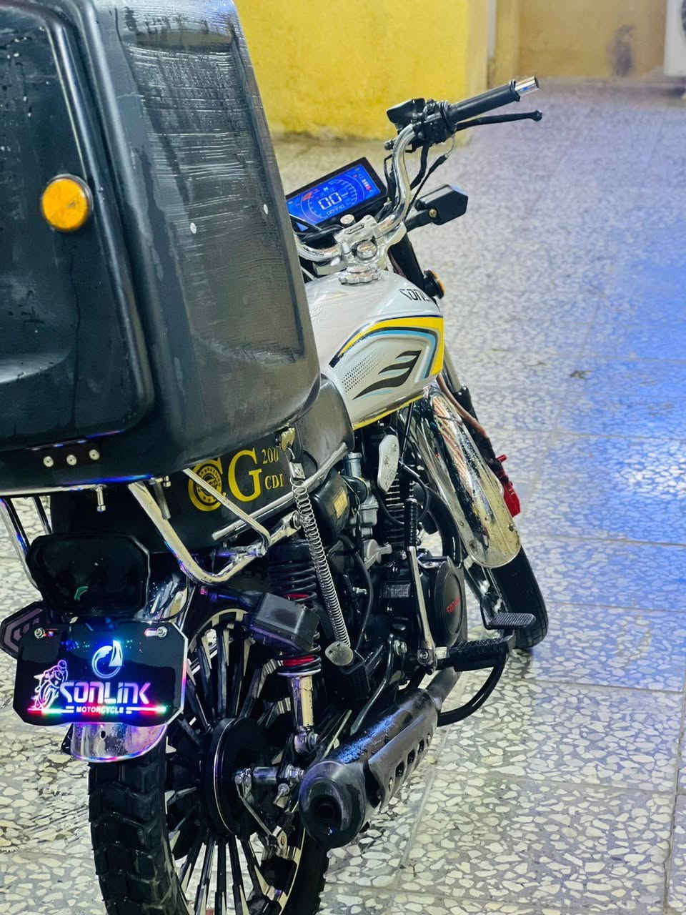 سلام عليكم دراجه للبيع سونك موديل ٢٥ نازله بشهر ٧ دراجه مكينه خير من الله مكغوله و مامفتوح برغي بيه 
الويل الورا بيه عواج شويه المكان بغداد الزعفرانيه 
الرقم ، ***********
السعر ٧٥٠ وبيها مجال
