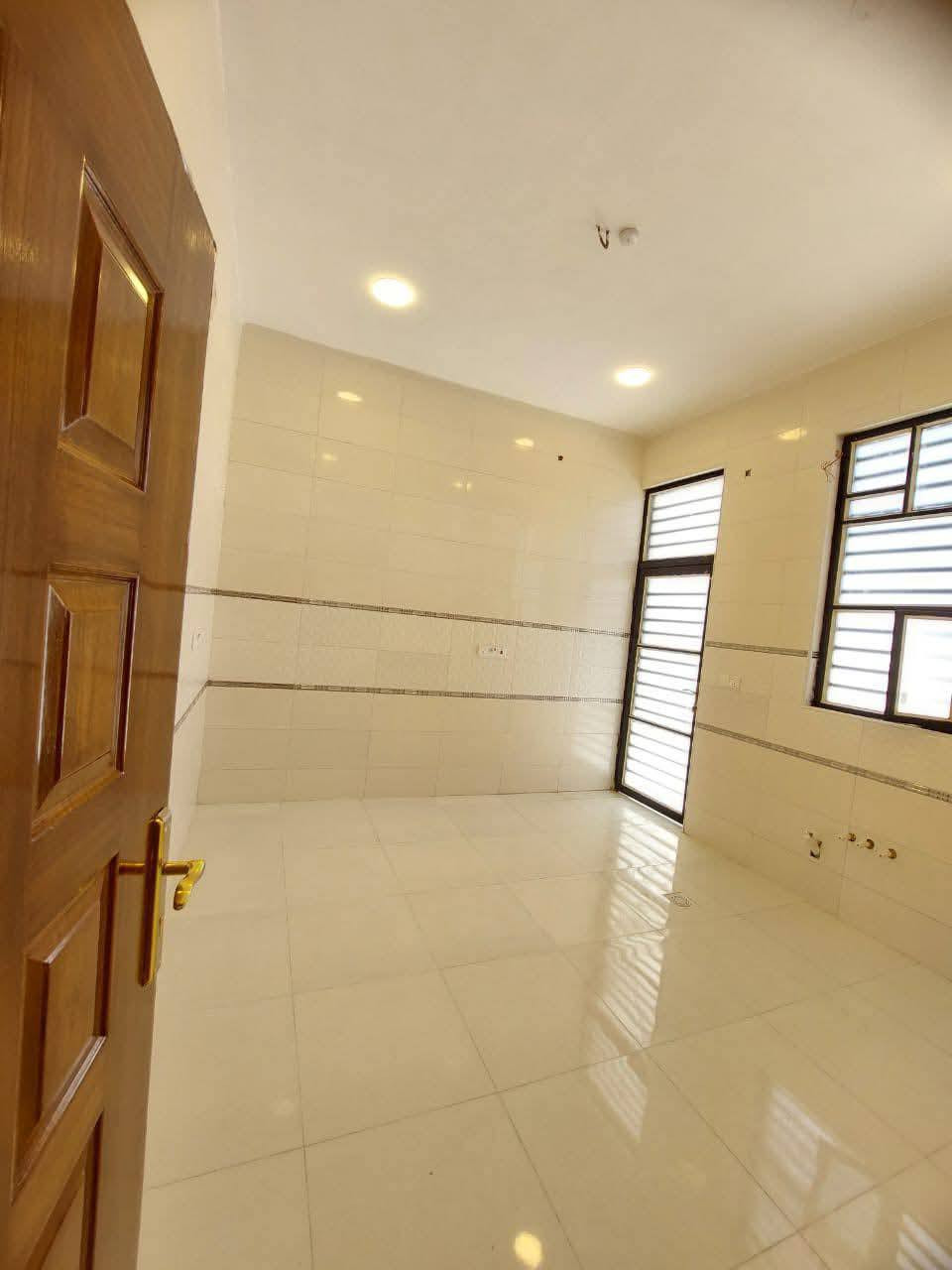 دار سكن حديث وفول مساحة ١٥٠م في ابوالخصيب السبيليات غرفتين وصاله ومطبخ وصحيات ديوانيه موزع كراج شارع تبليط ٩متر وقريب للطريق السياحي ابوالخصيب السبيليات ***********# ابو الخصيب, البصرة
