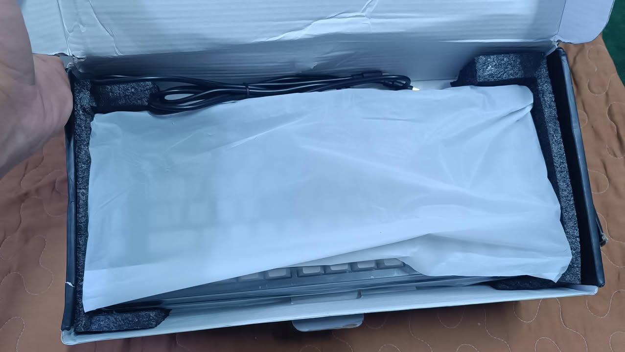 سلام عليكم طلعن هاي الكيبوردات المكيانكي قطعتين 
ال يونزي اخذ شحن وشغال 
الجاز مااخذ شحن مااعرف شنو بي 
أثننينهم ب 40 بدون توصيل 
واتساب ***********
