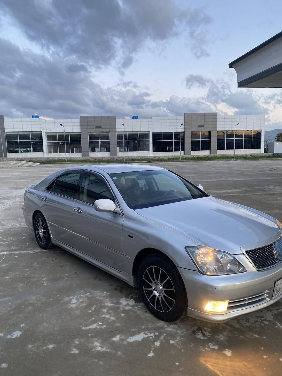 سەرەتا بەناوی خوای گەورە
شاهیینە بڕاوە بڕاوە 
٢٠٠٥ بەسمە رەش 
١٨٠ بچووک بە بچوکی سپۆرت 
٤ تایەو ویلی لۆکی لە ژیرایە 
٣دووگمەی ناورەش 
بەشەرتی گێڕ و مەکینە و تەبرید 
شوین سلیمانی 
سعری ٤٥ گەڵا قفڵ و کۆتای 
گۆڕینەوە ناکەم 
ژ.م ***********
