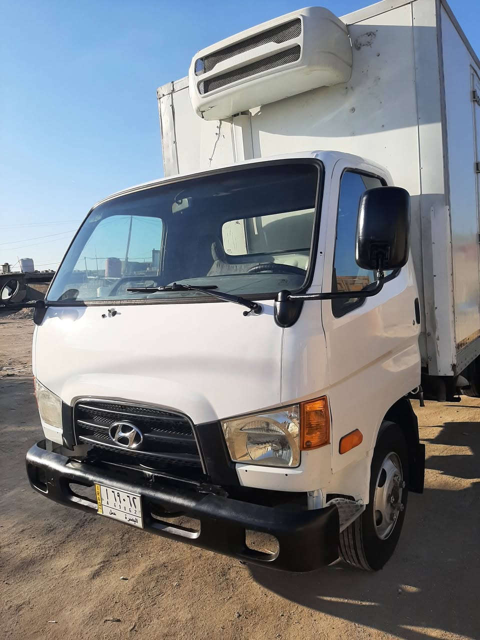 هونداي براد موديل 2012، سنويه مامنتهيه طول البراد 6 متر قماره جديدة، قماره مصبوغه لان جبناها غير لون محرك كنتر بيه قليل كلش قليل بخار راعيها موجود يريد تحويل رقم بصره السعر 110 وبيها مجال عنوان البصره ***********
