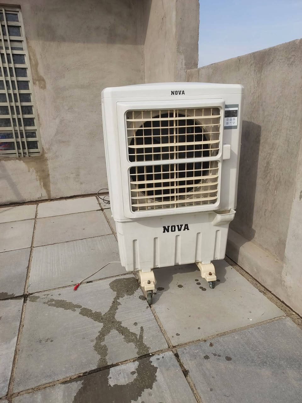 للبيع كامله مكمله وشغاله وحلفه جديده حجم الكبير السعر ١٠٠الف وبيه مجال***********
