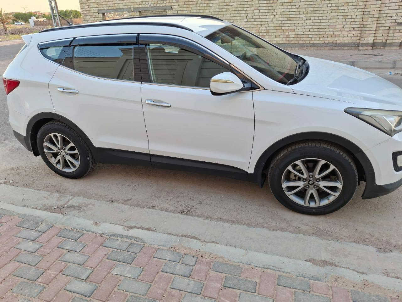 #للبيع_أو_ مراوس بسبورتج 
 ١٧ او ١٨ او ٢٠  مع الفرق
 هيونداي سانتافي 🚗✨
​الضرر شبر بالجاملغ الأمامي فقط
• ​الموديل والمواصفات: سانتافي موديل ٢٠١٣ خليجي محرك اربعه سلندر دوش سبعه راكب  
• ​التدفئة والتبريد: شغال وفول فول 🥶🔥.
• ​التايرات: تخم تاير جديد.
• ​الوضع الميكانيكي: كير ومحرك مكفولات بشرط الفحص والتدقيق.
• ​الأوراق والسنوية: بشرط التحويل وملكية مضمونة 📄.
• ​المكان: الأنبار - الفلوجة 📍.
​السعر: (١٥٥ بيه مجال )
للتواصل والاستفسار: (***********)
