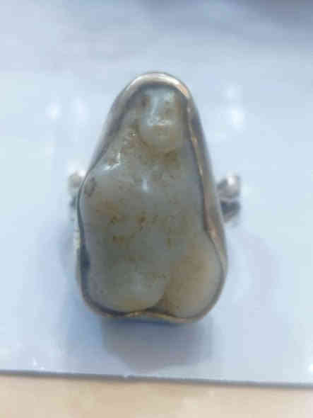 للمهابه والوجاهه وسياده وعقد الالسن الظالمه للمحبه بين الناس ((زوعه حيه مشروطه مصوره واضح ممجروخه ملاكط منكوله ومجربه للمحبه والجذب وعقد السان وتسهيل الامور باذن الله تعالئ ((زوعه حيه معطفه )) السعر 100الف مع الختم وتوصيل للاستفسار *********** عمارة
