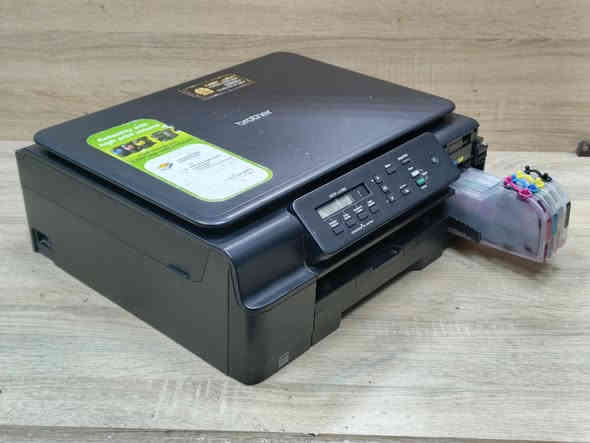 ‏طابعة براذر موديل J100 مستعمل بحالة ممتازة باحبار خارجية تطبع 5000 اسود وأبيض و7000 ملون سعر الحبر 10 الف لكل اللوان سرعة طباعة 9 ملون 12 اسود  وجه واحد استنساخ طباعة سكنر 🚦سعر الطابعة 100 الف 🚦مع كيبل كهرباء وكيبل كومبيوتر وقرص تعريف للطلب *********** / *********** يوجد توصيل لجميع المحافظات نسبة نظافة الجهاز 95% عدد النسخ المطبوعة 251 نسخه فقط  بضمان تشغيل وفحص...
‏#طابعتي
‏#الصفوة
