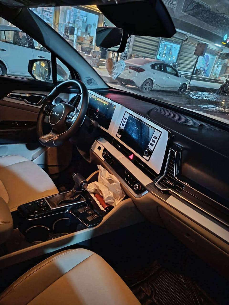 كيا سبورتج خليجي موديل 2024 رقم بغداد ماشية ٢٦ الف السيارة بحالة الوكالة جديدة  فول مواصفات عدا الفتحة
السعر / 230
الاتصال/ ***********
