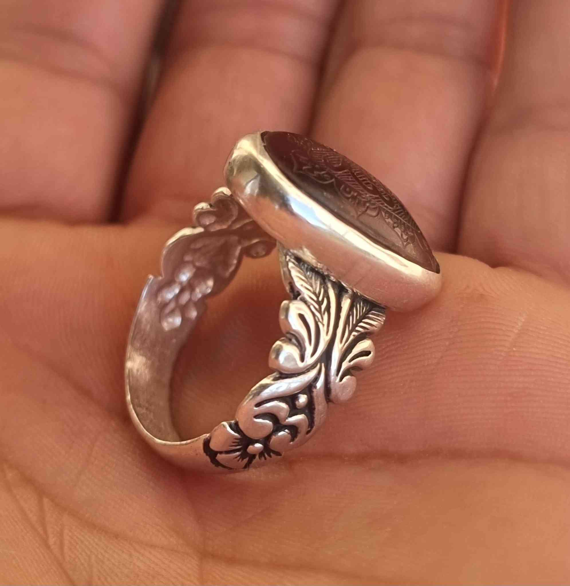 عقيق يماني كرز الكرز مخطوط خط يدوي المبدع  طاهر 
🔥الله  والداير الائمه المعصومين ال١٤ عليهم السلام 🔥 
بصياغه يدويه للبيع مكاني بغداد يوجد توصيل إلى جميع المحافظات للبيع فقط فقط أحبتي الغوالي ما اراوس بس ابيع 
***********
