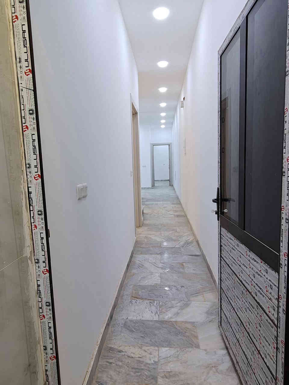 دار للبيع زيرو
مساحه 125م واجهه 6 وربع نزال 20
يقع في حي الجهاد الشارقه قريب مجمع النسيم
يحتوي 3 غرف نوم غرفه سويت حمامات عدد 3 صاله ومطبخ ومناور للاستفسار اتصل ع شركه المستقبل للعقار ***********
