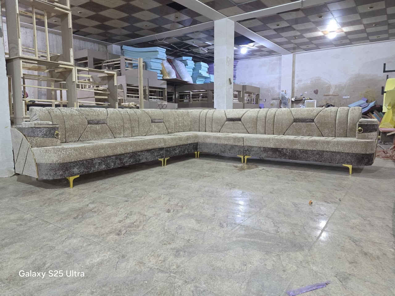 سلام عليكم 
ديوان 7 متر 11 مقعد  🛋️
خشب روسي 💥
سفنج مميز اول 💥
سعر مفرد ( 300 ) الف فقط 
سعر جمله (280) الف فقط و يوجد اسعار مناسبه لأهل المعارض 
مع 3 كوشات هديه 🎁
عنوان كركوك قادسية 
*********** 📞📞 كركوك, العراق
