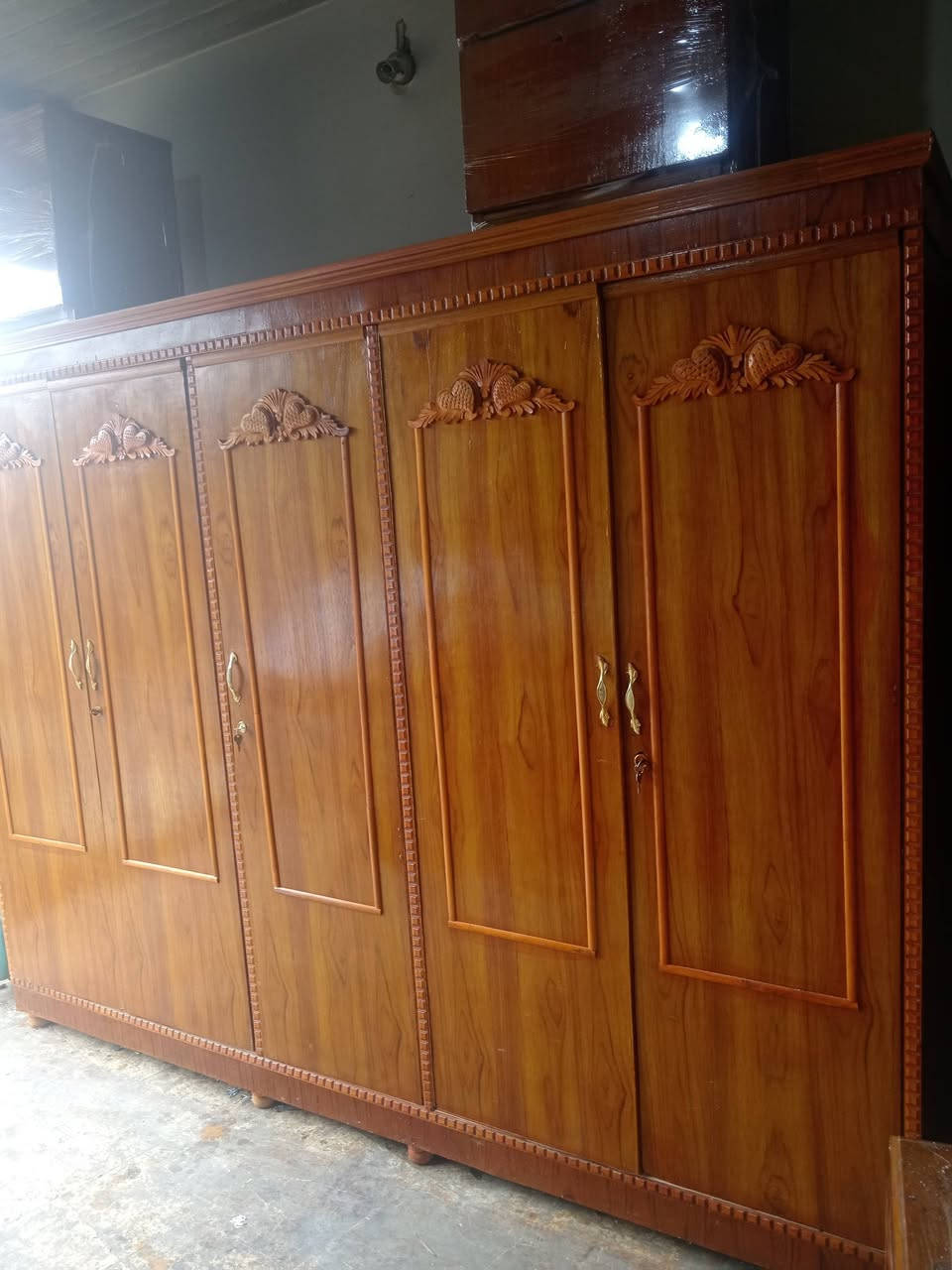 غرفه نوم للبيع السعر 400 وبيها مجال اتصال على هذا الرقم ***********
