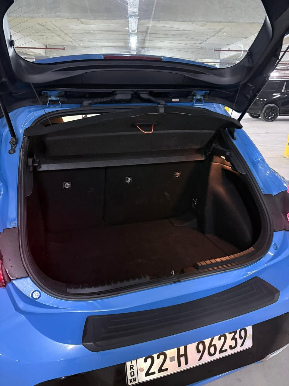 تويوتا كورولا SE فول مواصفات
لـوووون مميز سمائي 🩵
موديل 2022 / ماشيه 56 الف حقيقي 
1 قطعه صبغ فقط بونيد 
بشرط شاصي وبطانه لغود كلها بشرط ✅
المواصفات 
-بصمة تشغيل ودخول ذكي 
-ويل كروم حجم 17 مع تخم تايرات جديده 
-كشنات امامي هيتر (تدفئه)
-لايتات ليد امامي وزينون / بك لايتات LED
-كشافات LED-بروجكترات
-محرك 2.0 شرط ممفتوح شرط وكير 10سرعات
-رادار جانبي -نقطه عمياء
-شاشه اكبر حجم بلادي مع كامره خلفيه 
رقم اربيل هزه وفحص جديد وشرط التحويل
سـعر السيـاره 👌133 ورقه وبيها مجال للشراي

للاستفسار ***********
