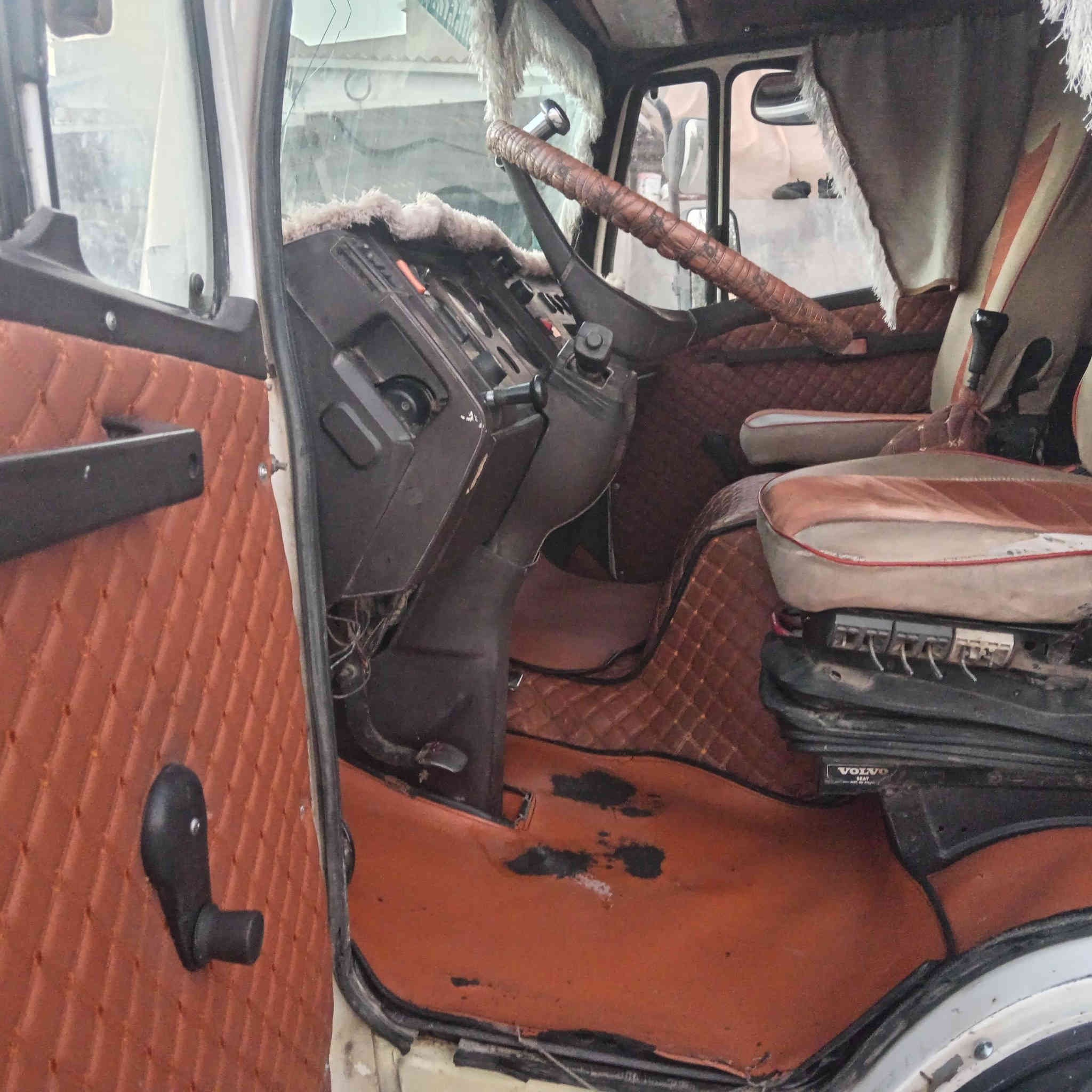 البە للبیع مدیل1988عنوان کرکوک طول 5,20 سعر85$ رقم موبایل ***********
