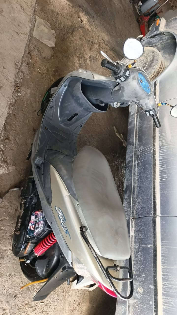 معاكس من الغالي مكان حنه دراجه مفتوح بها فتك***********== سعر 650 وبيها مجال
