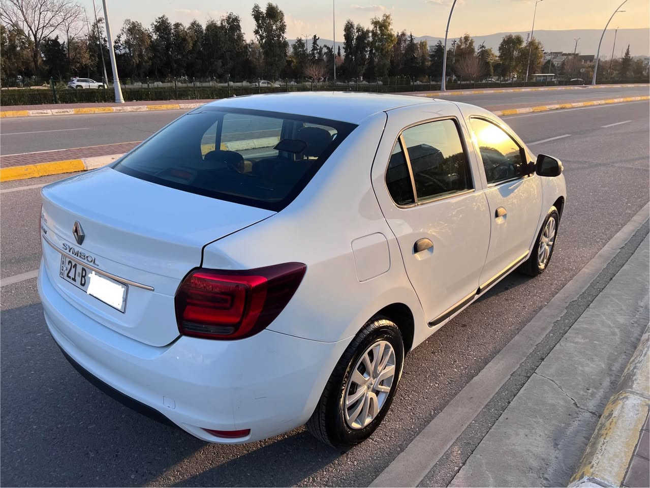 مۆدێل 2020
بێ بۆیاخ بێ تەرزە جەند پەڵەیەک ساردی هەیە سۆنەریم داناوە
گێڕ ئۆتۆماتیک و عادی
کامل گاعی تێگیراوە
103 كم ڕۆشتوە
شاشە ئایپاد و کامێرا و کەناڵە ناوخۆیەکانی تیایە
تاقمێ تایەی لۆکی لەسەرە
سەنەوی و رەقەم تازەیە تا 2030بەناوی خۆمەوەیە
بێ کێشە و بێ تەقە و رەقە هەمو کارەبایاتی ئیش ئەکات 
*********** السليمانية, العراق
