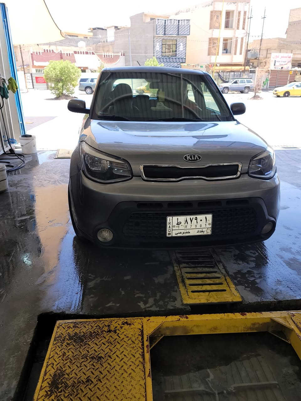 السلام عليكم 
كيا صول 2015 للبيع رقم بغداد مصبوغه حزام استخدام شخصي عارضها ب90 وبيها مجال قليل
***********
