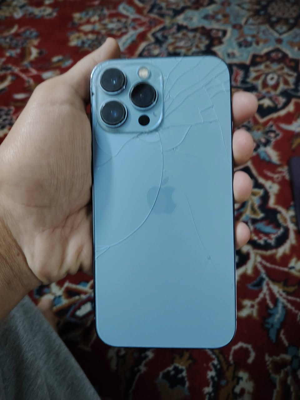 13بروماكس ذاكره ٢٥٦ جهاز شرق أوسط مبدل بطاريه أصليه ما يصرف شحن ظهر مكسوراه وياه بس كارتونه جهاز نظيف تجي تاخذه من باب بيت. مكاني زعفرانيه رقم ***********
