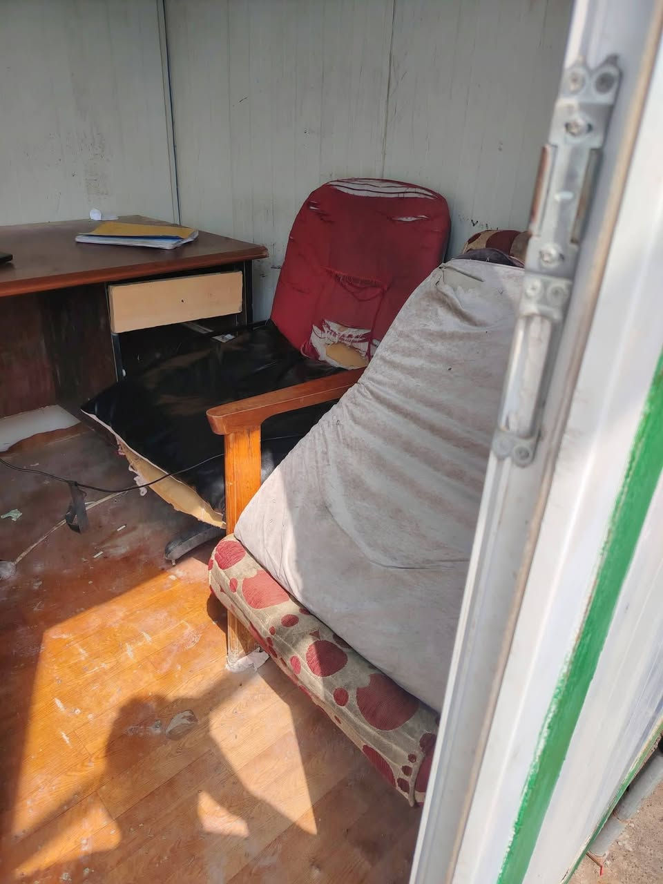 سلام عليكم كرفان فول موصفات للبيع مع العربانه وبسعر مناسب الاستفسار عل رقم
***********

