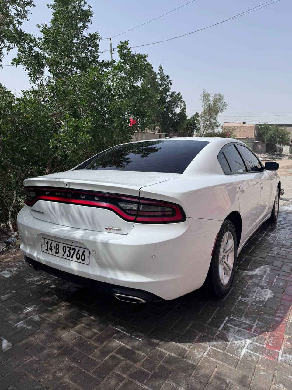 السلام عليكم 
جارجر 2022 ابيض كنديه
اصل
رقم بصره بسمي 
السعر 235 
SXT
بيها بنيد مبدل فقط وبارد بالجاملغ الايسر
ماشيه 59 مايل
مكان السيارة بالبصره 
*********** البصرة, العراق
