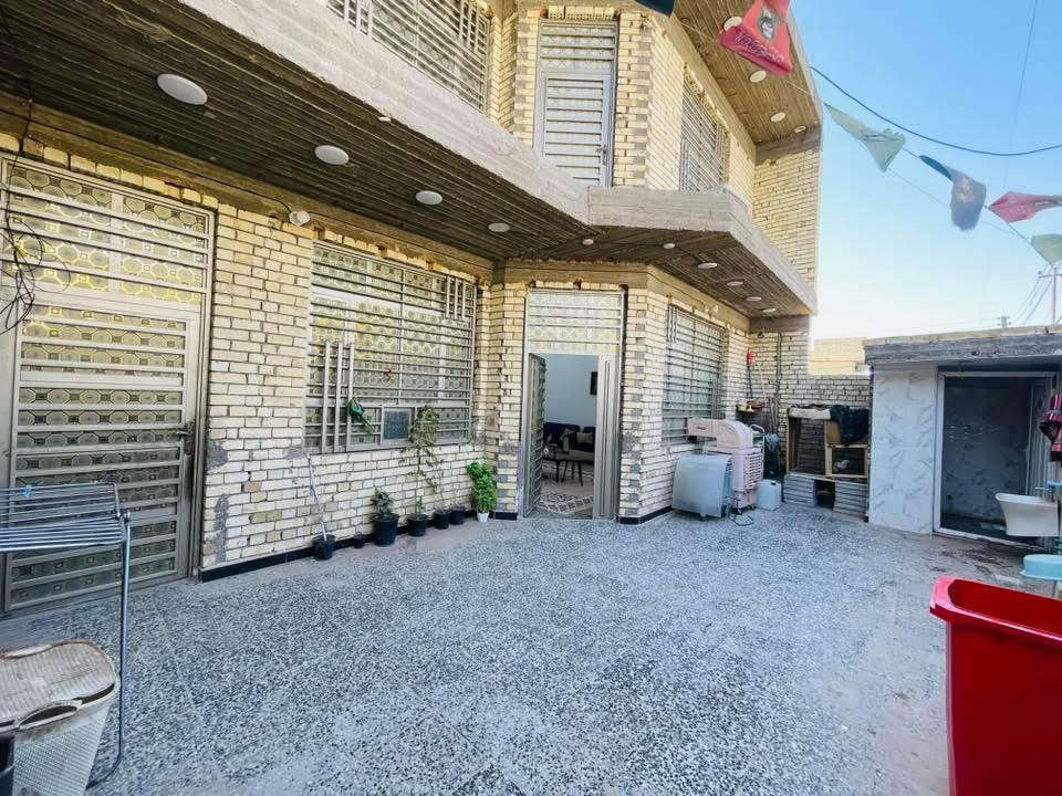 البيت للبيع  : طابو زراعي سند ٢٥

مساحة ١٨٠ واجهة عشرة ونزال ١٨  وباقي التفاصيل موضحه في الصور 

العنوان : الرئاسة شارع عشرين نهاية شارع السادة 

للتواصل :  ***********
