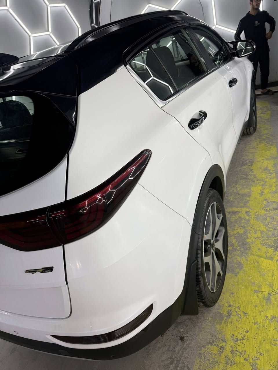 السلام عليكم
سبورتج 18 gtline فول فول 

ماشي 165000

وارد خليجي 

سلايت قطعتين 

تحكم ستيرن 

شاشه +كامرة 

بصمه ابواب 

ترحيب اشارة ابواب ومري 

لايت زنون 

كشن كهرباء 

حساسات 

وبعد بيها شغلات الجيتي المعروفه

السونار موجود  ( كل التفاصيل بالسونار باب صبغ وجاملغ وشويه من تكمه . اثر جراد . والبنيد بي طكع مال ضروك بس ممبينه كلش ) السياره كلشي مناقصها بس دهن وبانزين

رقم بغداد مشروع وطني 

السعر18,500$ 

مكان السيارة بغداد مجمع بدور بغداد

 0773 664 1266
