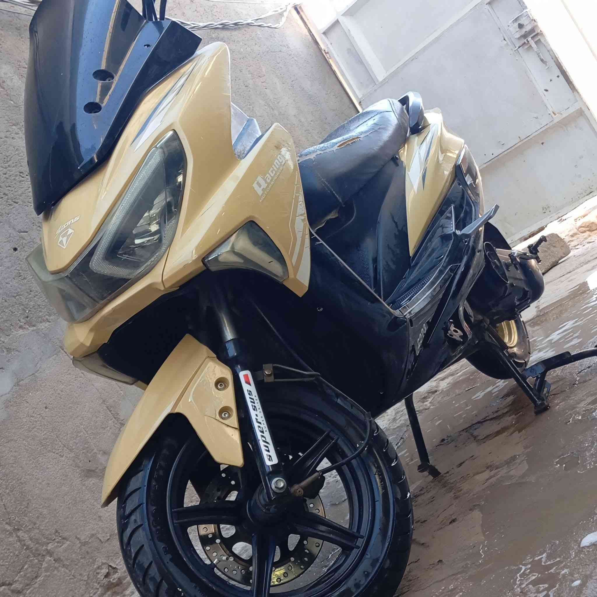 السلام عليكم. من رخصت مدير الكروب دراجه للبيع شغاله نكره سلف الدراجه تبخر سعرهه مناسب ١٥٠ الخاص مفتوح او الاتصال عله رقم ***********
