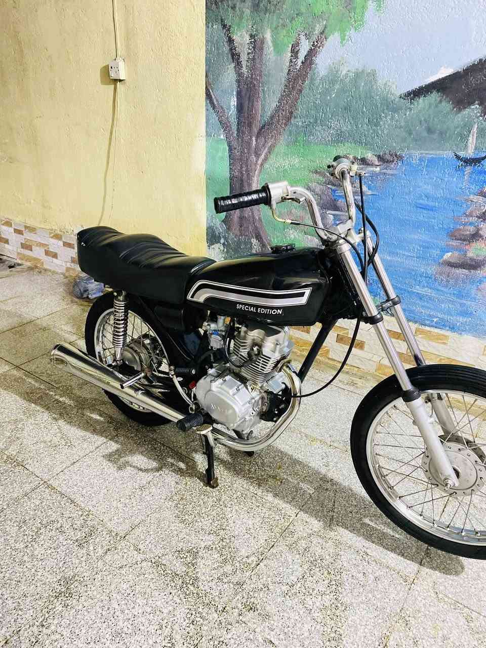 سلام عليكم دراجه تعمير كلك كلك  محرك شلامجه تعميره مديل ماعوزه برغي ٢٥ دراجه حلوه شلعه ومعدل فول دراجه نصبه تخبل العنوان الناصريه مركز السعر٥٢٥ وبيه مجال الرقم ***********
