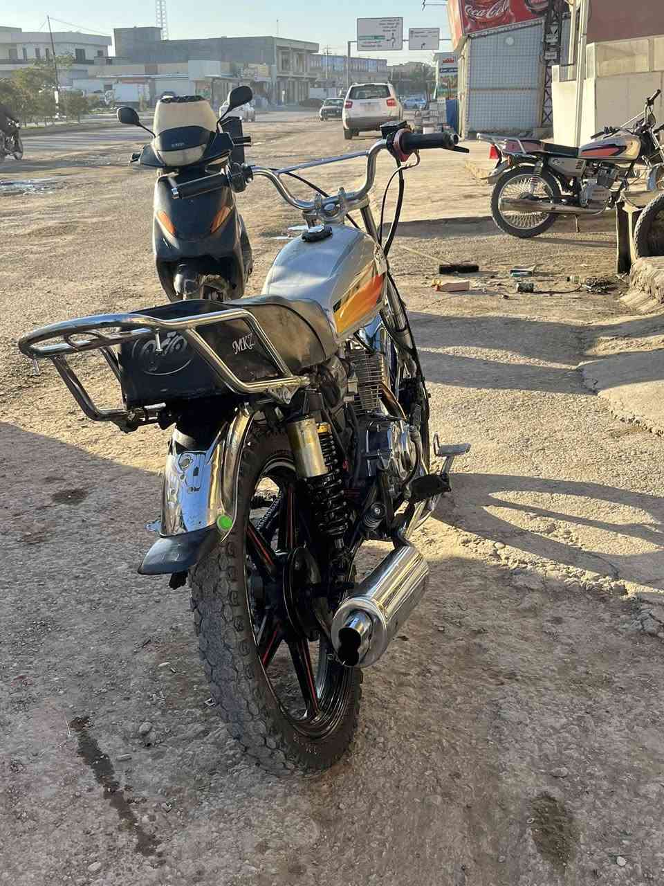 دراجة روبار ايران اصل تايرات امامي خلفي جديد دبلات امامي خلفي جدد سيبايه جديد جاملغ امامي خلفي جديد  كشن جديد دراجة من كل مكان مختم روبار شلعة معدل فول سعر ٣٠٠ وبي مجال للطيبين ***********
