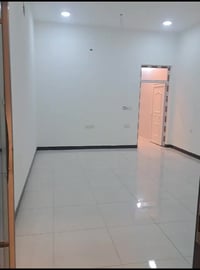 • شقة غرفتين وصالة / طابق اول / ضمن بناية بها مصعد / في حي الجامعة / خ...