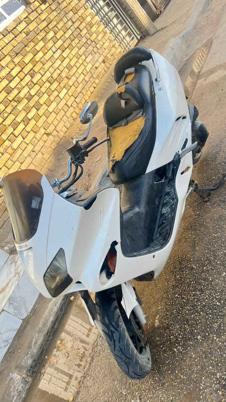 السلام عليكم فورزه صفر 60البيع مكينته ضعيفه السعر 350 مكان ناصريه مركز التصال ***********
