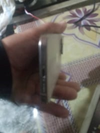 ايفون ١٦برو ماكس ذاكرة ١٢٨ شرق اوسط كامل الاغراض نظافة ١٠٠ سوى فطر خفي...