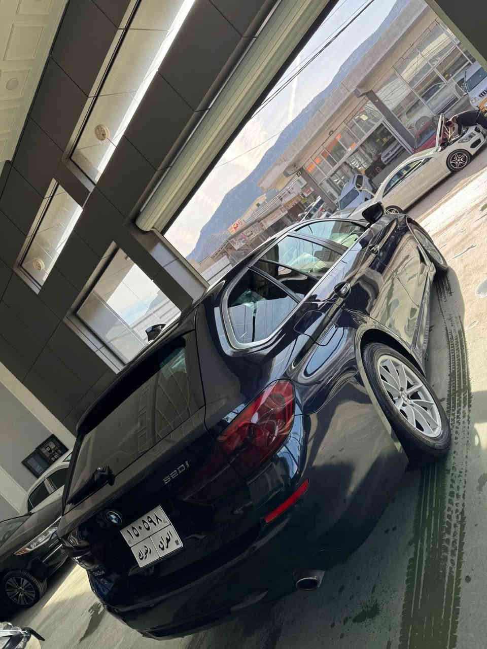 بي ام حجم ٥٢٠ 
سيارة بيها قتعة و نص صبغ بدون دواخل بدون ارباك كير محرك كهربائيات كل بشرط محرك مو مفتوح سيارة فول مواصفات عدا سلايت سيارة كل بشرط بدون مصرف سعر ١٣٨ ورقة مكان دهوك *********** دهوك, العراق
