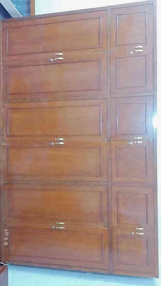 غرفه نجاره تكمه للبيع ضرر بس جامه الكنتور نكسرت اثناء الشد السعر مليون وستمئة كنتور نجاره طابقين للبيع السعر 400 ثلاجه هيه ومجمده وبراد للبيع السعر 450 جرابي عدد 2 نجاره ستعمال قليل سعر الوحده 125  ميز طعام للبيع ضرر مؤشر ع الصورة السعر 50 كاونتر القياس الجوه 4 مترات ونص الفوك 3 مترات وربع للبيع للعلم لونه الاصلي برتقالي وحنه لزكنه عليه الوان بس عادي اليريد يشيله ينشال للستفسار ع هذا الرقم ***********
