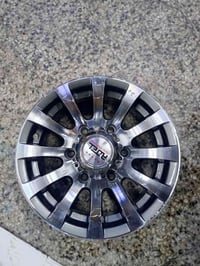 يتوفر ويل كب ٦ استد حجم ١٤ وحجم ١٥  زورو موقعنا شارع فلسطين مجاور كناف...