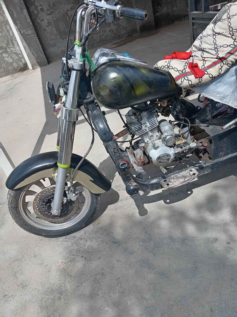 سلام عليكم شباب ستوته للبيع 2015 بيه باجين بركبه وراق سعر 850 بيه مجال شراي يتصل مامتواجد على الفيس ***********
