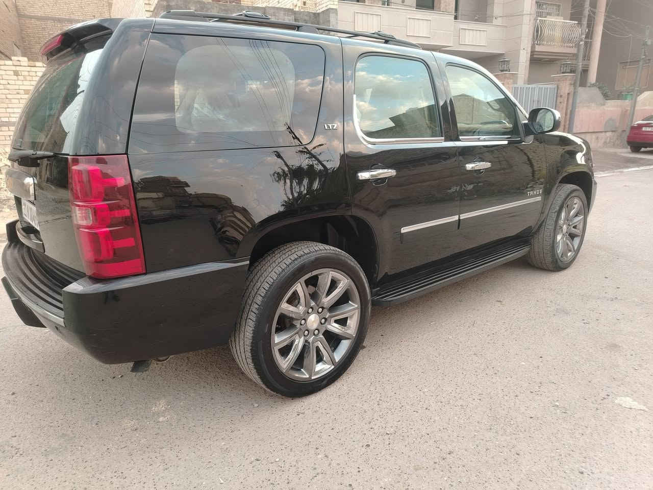 تاهو
#الفئة : LTZ سيارة جديدة 
الموديل 2013 
#اللون: اسود
#اللوحة: رقم بغداد مشروع وطني بسمي 
#السعر_المطلوب275 ورقة مع المجال البسيط
#السيارة خليجي 
سونار واضح 
_____________________________
#الــمــواصــفـــات :-
{1} محرك 8 سلندر 5300
{2} كشنات جلد بيج (اصل)
{3} كاميرا دواره ستيرن
{4}  
{5} تبريد 3 قطع
{6} 
{8} كشن ذاكرة 
{9} سستم صوت متكامل
{10} تحكم سترين جهتين
{11} نضام ABS مانع انزلاق
{12} كشنات كهرباء
{13} حساسات خلفية 
{14} جنطة كهرباء 
{15} ايرباك سليم 
{16} فور ويل
{17} مثبت سرعة
{18} كشنات تدفئة تبريد 
{19} فتحة سقف 
{20} شاشه عرض بالسقف
{21} تشغيل عن بعد 
{22} باقي المواصفات غنيه عن التعريف ***********
