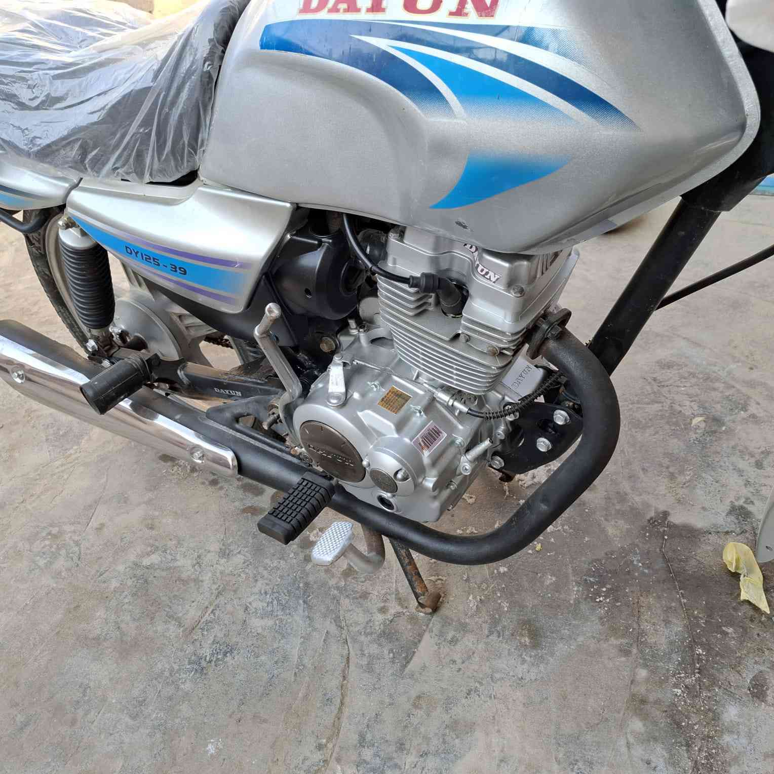 دراجة دايون أوراق سكنر استنساخ موديل 23 مكفولة من كلشي دراجة جانت متروكه يعني بعدها جديدة حيل سعرها (650) وبيه مجال بسيط مكاني كربلاء شراي اتصل خاص ما اجاوب ***********
