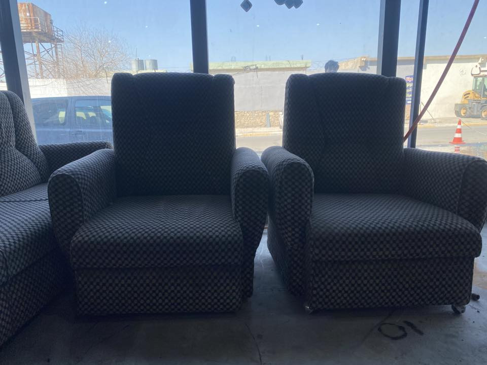 ديوان عشر نفرات
كلش نضيف 
السعر ٢٠٠ وبي مجال 
***********
