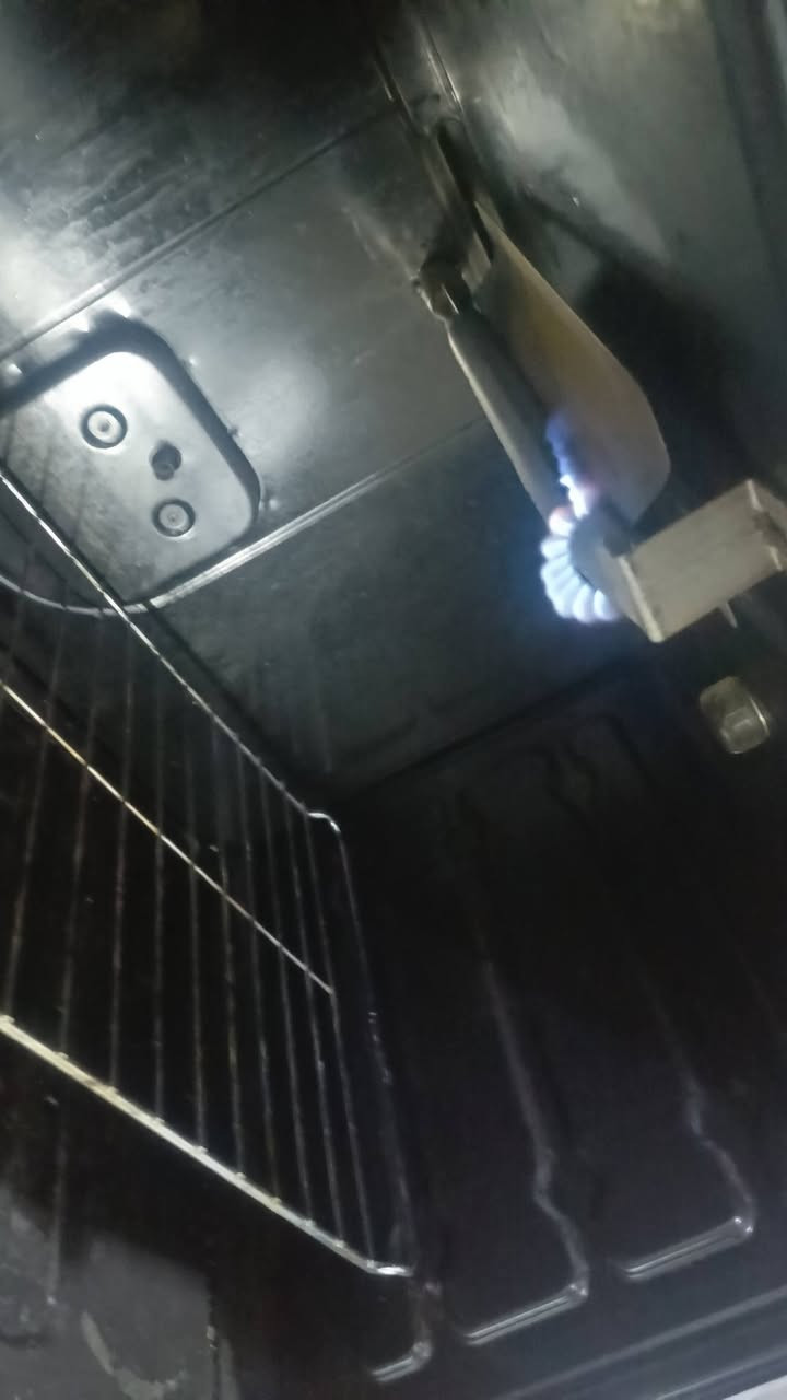 سلام عليكم عندي طباخ للبيع شويه تعبان عيونه تكبكب وناره ناصيه شويه فرن شغال الفوك عالي بس الجوه ناصيي
٨٥ وبيه مجال استفسار واتس ***********
