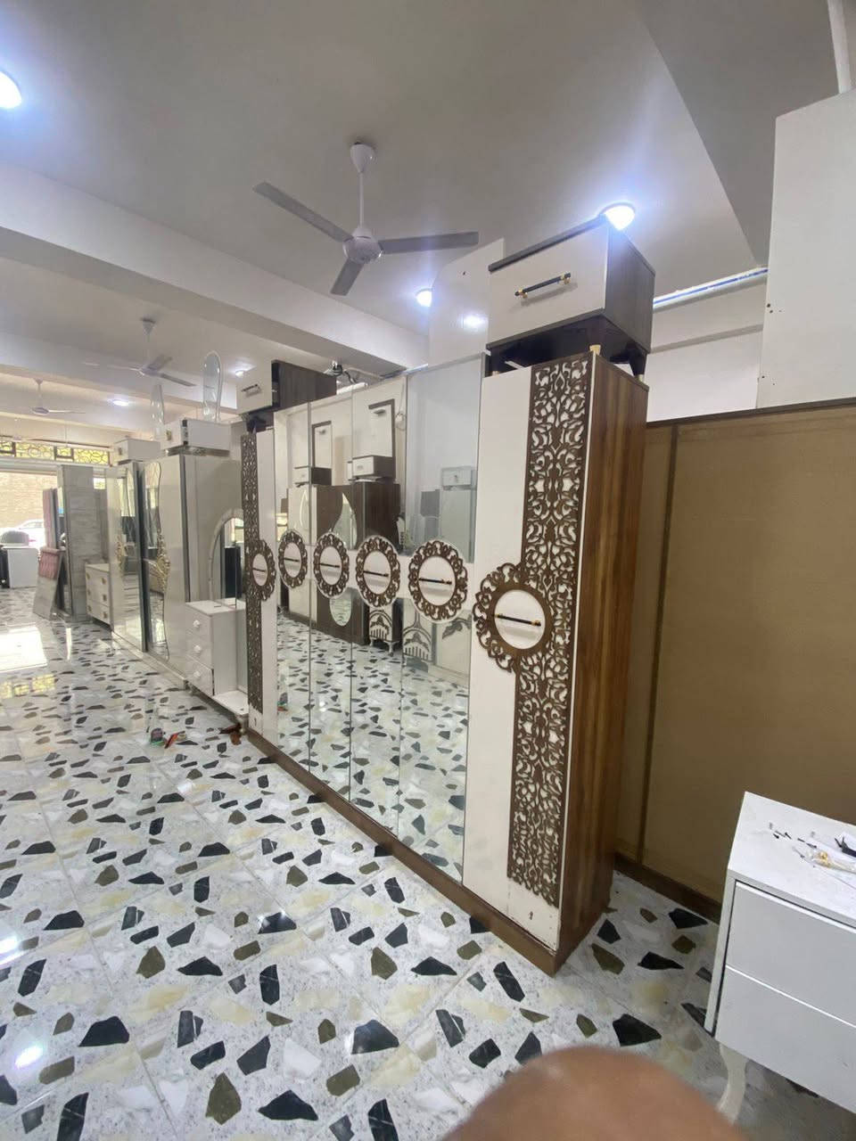 السلام عليكم تم وصول وجبه جديده من غرف نوم مستعمله شرط نضافه تكريت حي العصري نهايت البلديه
***********
