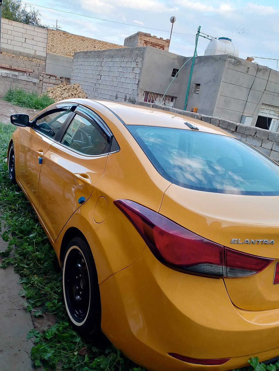 السلام عليكم النتره 15 امريكي حادث بنيد وشي قليل يم قبق البانزين سياره جديده وكامله مكينه 2000 مكفوله حداديه تخم تاير جديد فول عده البصمه رقم بغداد نكليزي مداور ثاني يوم  السعر 110 وبيه مجال الشراي مكاني ديوانيه اتصل ***********
