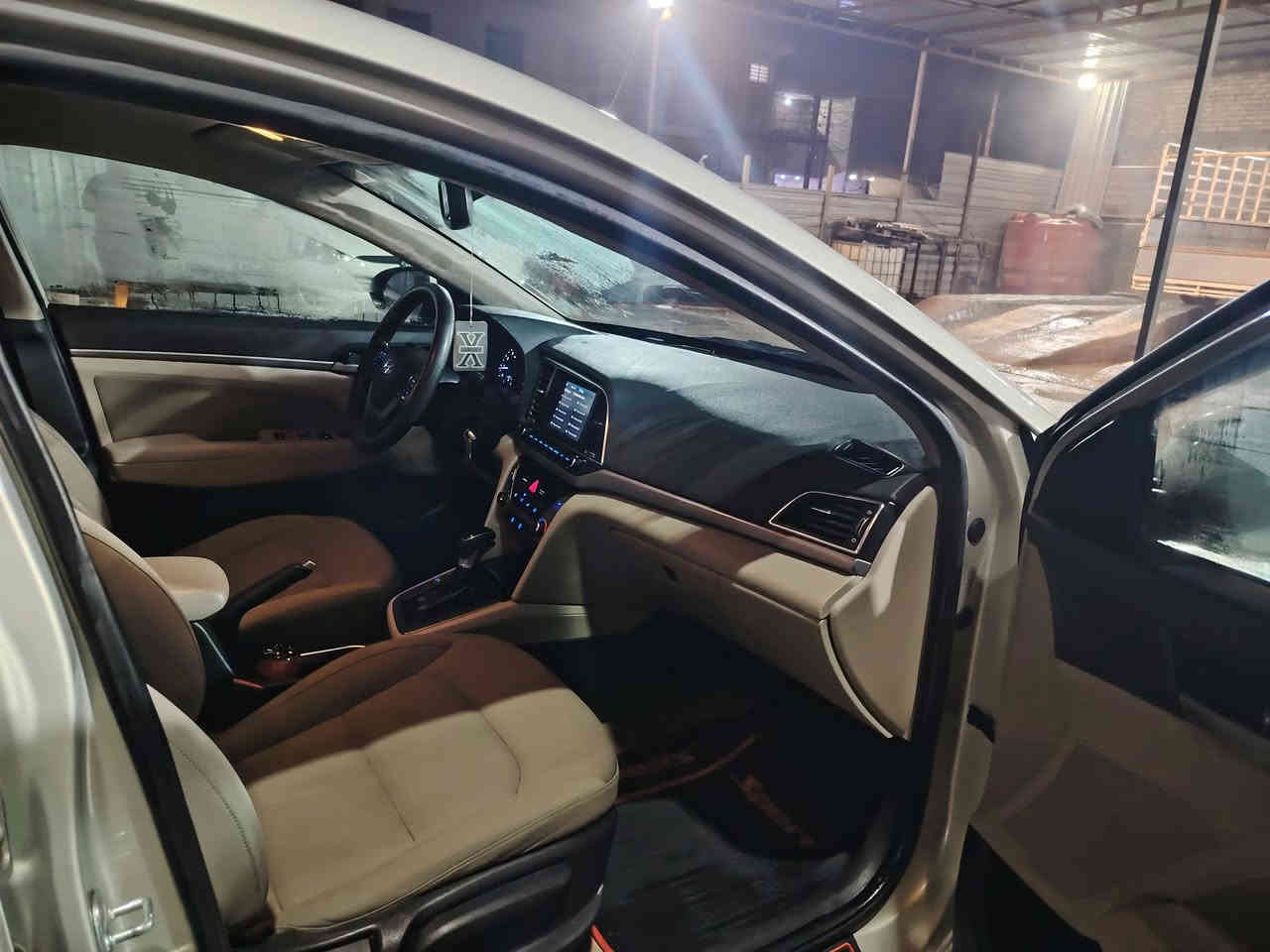 السلام عليكم النترا2018 وارد أمريكي مواصفات نص فول حادثه جاملغ وبنيد بدون دواخل بدون شاصي يرباك ستيرن فقط رقم وسنوية و هزه جديدة بسمي السعر 130 وبيهه مجال عنواني بغداد حسينية الراشديه ***********
