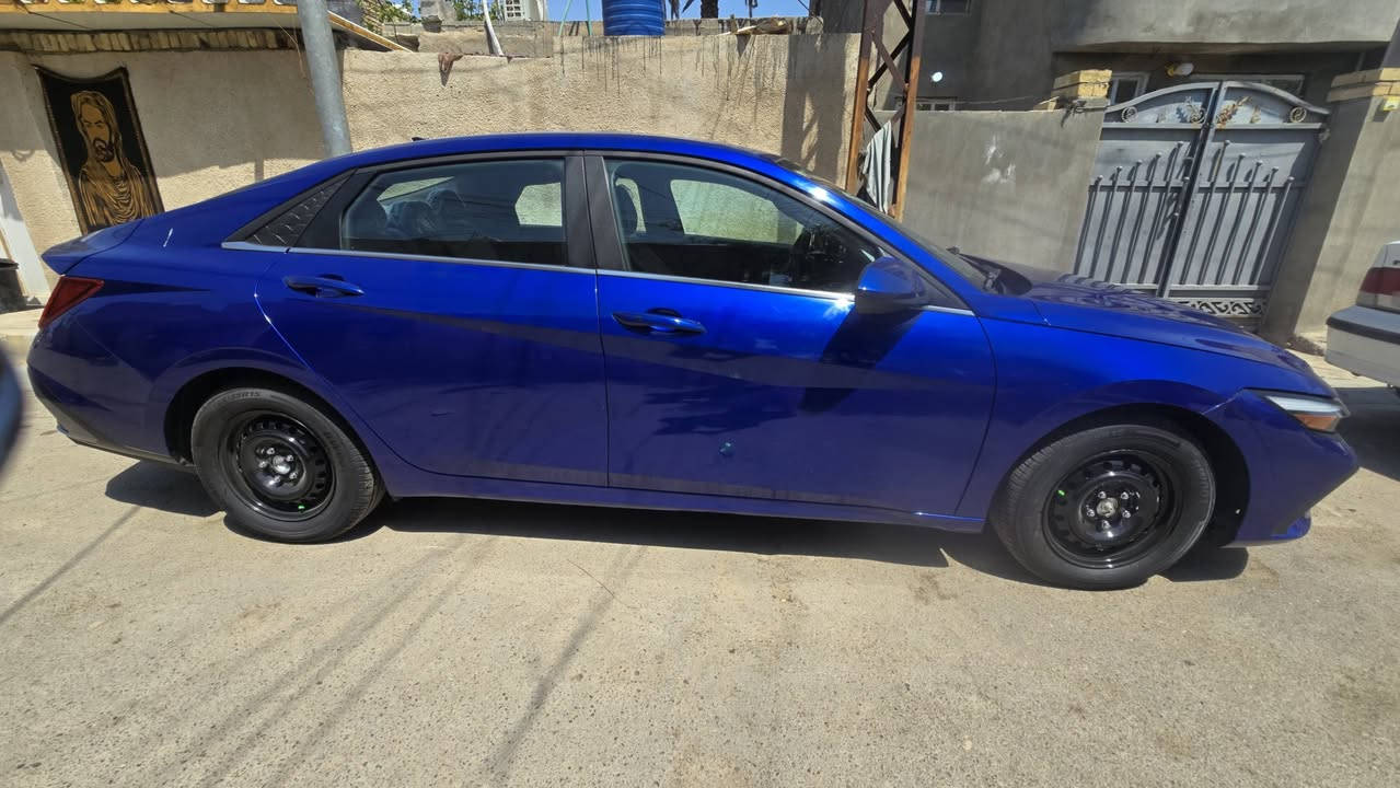 سلام عليكم 
🔥 للبيع Hyundai Elantra 2025 فول مواصفات 🔥

سيارة نظيفة جداً، استخدام شخصي، بحالة الوكالة ومن دون أي ملاحظات.

✅ محرك 2.0 اقتصادي وقوي
✅ كير CVT ناعم جداً
✅ بصمة تشغيل وبصمة أبواب
✅ فتحة سقف
✅ شاشات عدادات رقمية
✅ شاشة وسطية كبيرة مع Apple CarPlay و Android Auto
✅ كاميرا خلفية
✅ حساسات أمان ومساعدة سائق
✅ رادار أمامي
✅ مثبت سرعة ذكي
✅ تحذير النقطة العمياء
✅ نظام المحافظة على المسار
✅ تشغيل عن بعد
✅ شحن لاسلكي للموبايل
✅ مقاعد جلد
✅ تدفئة مقاعد أمامية
✅ تكييف أوتوماتيك 
✅ إنارة LED كاملة
✅ صندوق خلفي ذكي (Smart Trunk)
✅ ماشيه ١٤ الف كيلو بعده زيرو 
السيارة فول مواصفات، نظيفة جداً وجاهزة للفحص بأي مكان.
السعر: (١٦٦) وبيه مجال 
العنوان بغداد 
رقم الهاتف 📱 ***********
