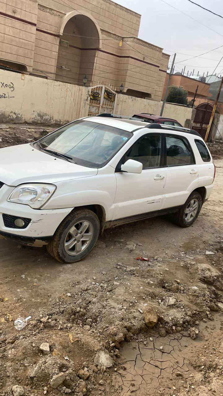 السلام عليكم
كيه سبورتج موديل ٢٠٠٩ رقم بغداد بيضاء اللون خليجي محرك ٢٠٠٠ فول مواصفات
 السعر ١٢٢ ورقه 
العنوان الديوانيه العروبه الثانيه 
الرقم ***********
