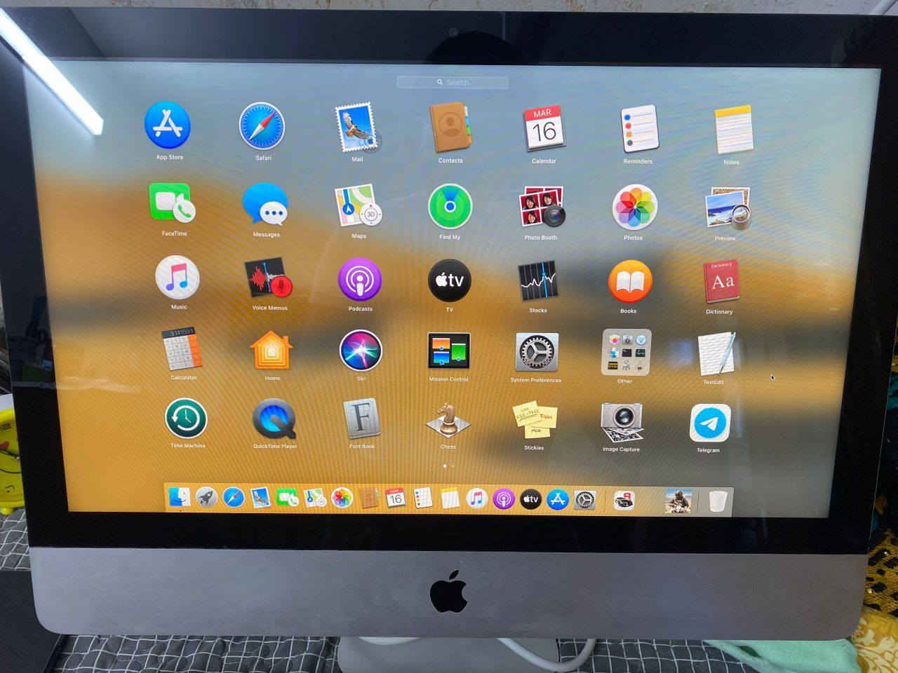 Imac 21.5inc
سنة 2014 اصدار macos 10.15
هيكل المنيوم بالكامل 
مواصفات :
معالج Intel Core i5 ثنائي النواة (يصل تردده إلى 2.7 جيجاهرتز مع تقنية Turbo Boost) 

Ram 8 gb ddr3 1600mghz
Rom 500 gb Fusion Drive قابل للتطوير
كارت شاشه خارجي  من نفيديا GT 640 
صوت ستيريو 
وملحقات وياه الشاشه كيبورد وماوس وايرليس
العنوان بغداد 
السعر 325 وبيه مجال


**إذا كنت صاحب هذا الإعلان وتريد حذفه لأي سبب، رجاءا أرسل رسالة إلى الدعم الفني**