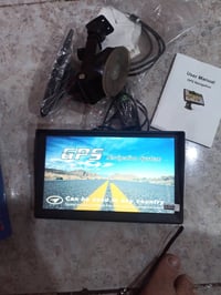 توجد شاشه سياره تنشد على دشبول السياره تفيد السيارات الي مايرهم الها ش...