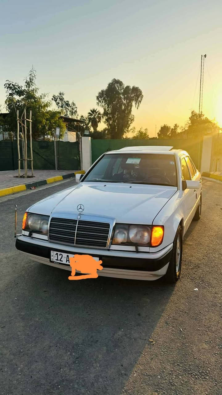 متاح مارسيدس موديل ٨٨
سياره جديده ابيعك شرط مابيه لا حادث ولا ضربه.
مكينه وكير شرط جديد.
سياره احلئ من صوره بعد.
داخله جديد بشكل.
سياره بسمنا سنويه ورقم جديد تتحول كبل. 
مكان سياره بل موصل الأيسر
سعرها 100$وبيه مجال.
للاستفسار ***********
