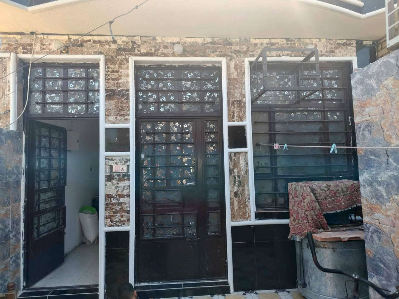 دار للبيع طابو زراعي سند 25 مساحة 130 م واجه 5
طريق عوفي خلف معمل غرناطه قريب على الشارع العام 
بناء جديد  اربع غرف نوم وعالي عن الشارع طابوك وصب كونكريت 
 
0*********** ابو شمس
