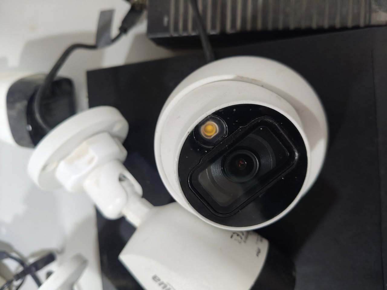 كاميرات دهوا للبيع
جهاز( Dvr ) 5 ميكا 16 خط + هارد 1500 كيكا
كاميرات عدد 6 الكل 5 ميكا
مكتبية 1
حجم كبير 2
حجم صغير عدد 3
بنل بلاستك ثقيل 70×50 

مستعملات قليل 
***********
