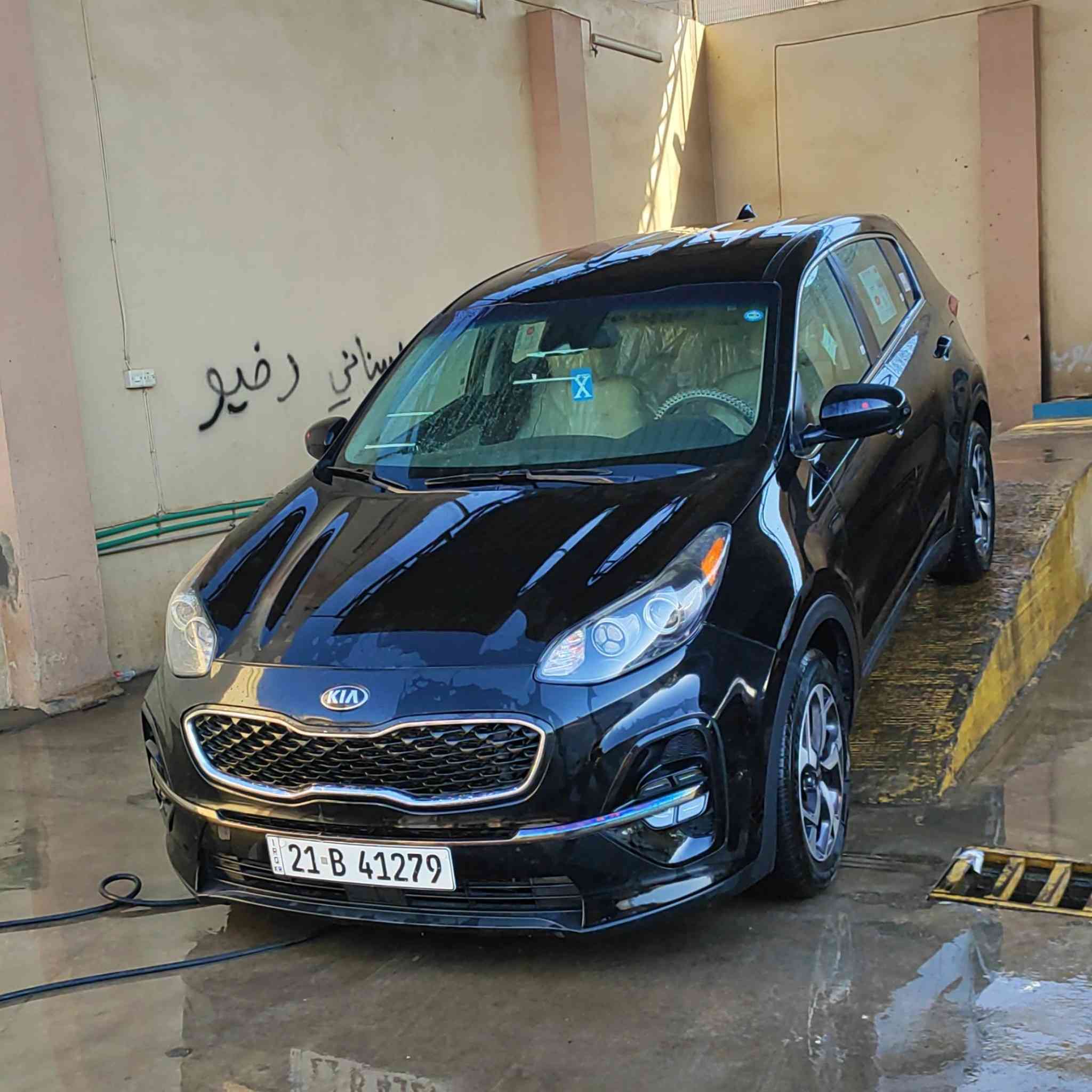 السلام عليكم
سبورتج موديل21 وارد امريكي كفالة عامة من الصبغ والحادث 
ماشية 71 
تبريد قطعتين السيارة كاملة للأخير 
رقم وهزة وسنوية كله جديد وبسمي شرط التحويل 
مكينة 2400 شرط كله عادي وبدون دوانز 
راسلني وادزلك سونارها 
مكاني بغداد 
للاستفسار 
***********
