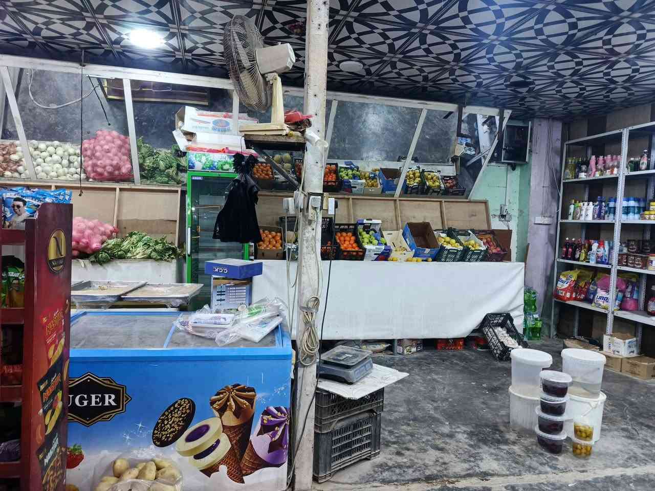 إعلان بيع: علوة العبدلي
​للراغبين في الاستثمار البسيط والمتوفر، معروض للبيع "اسواق و علوة العبدلي" في منطقة البو ذياب .
​المحل قائم حالياً ويخدم أهل المنطقة والمارة، والبيع لظروف خاصة اولها (عدم التفرغ). البقالة معروفة في مكانها ولها زبونها المعتاد، وهي فرصة جيدة لمن يبحث عن رزق يومي ومكان مجهز بمتطلباته الأساسية.
​تفاصيل البقالة:
​الموقع: الجزيره (البو ذياب مقابل محطه تل الاخضر المشيده المعروفه بـ/محطة محمود عبد ).
​الحالة: البقالة مجهزة بالثلاجات والأرفف والبضاعة الموجودة.
​البيع يشمل: (الخلو مع البضاعة أو حسب الاتفاق).
​البقالة شغالة والحمد لله، ويمكن للمشتري الجاد الحضور والمعاينة على الطبيعة للتأكد من كل شيء بنفسه.
​للتواصل والاستفسار:
​هاتف: [***********]
